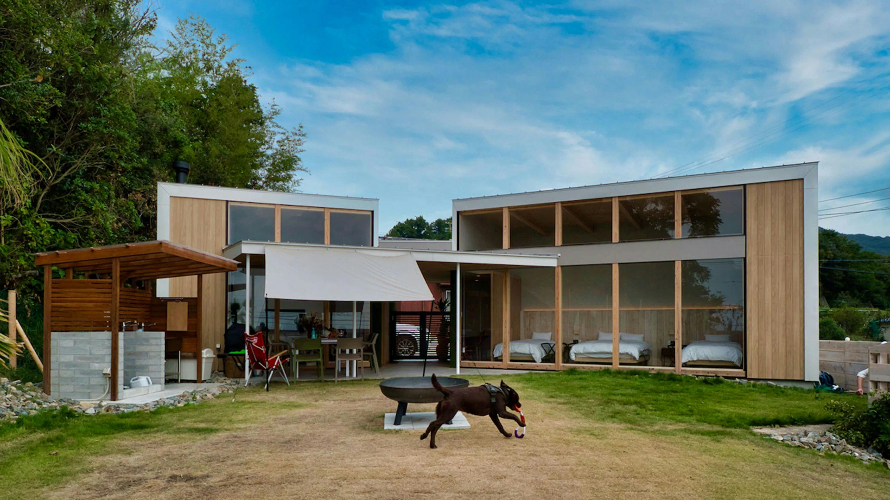 Dog Villa Holoholo