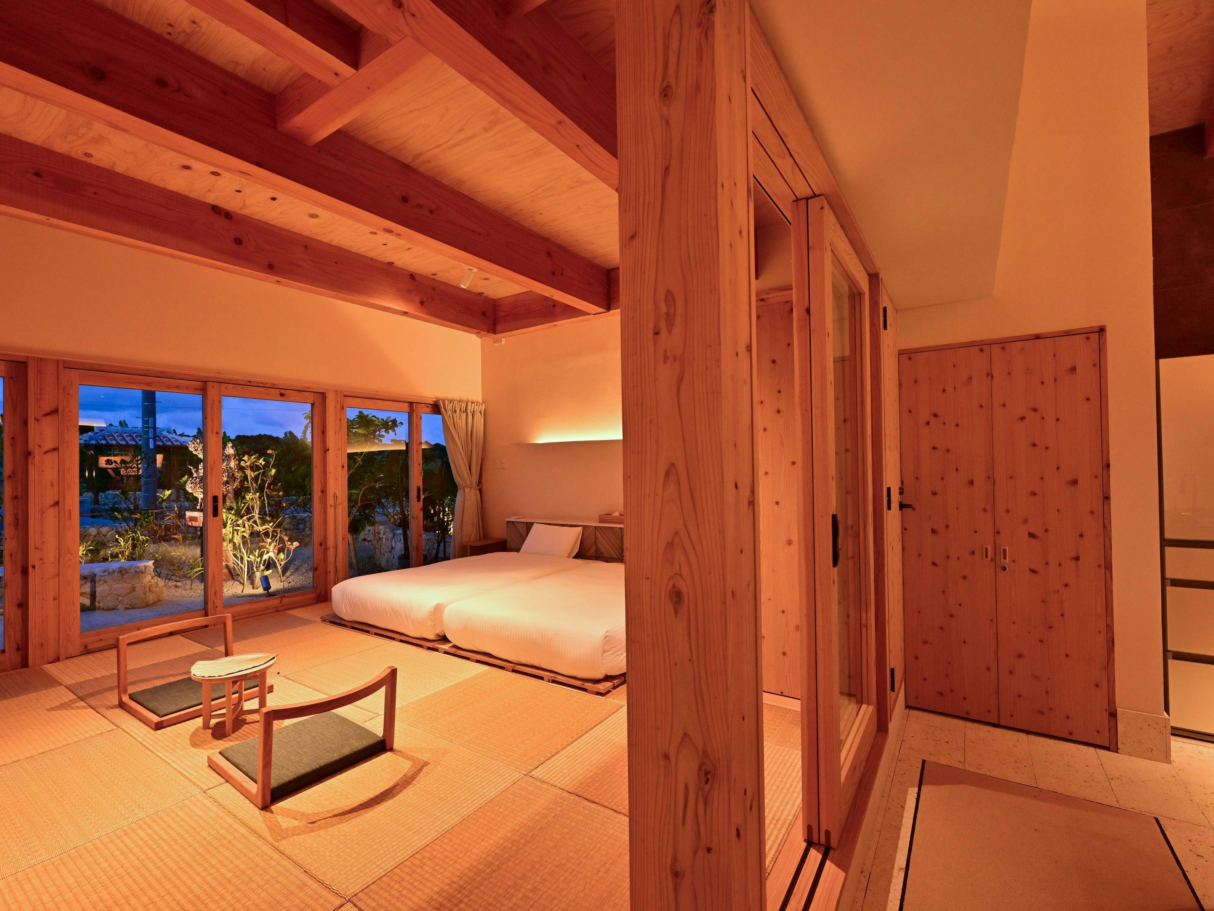 落ち着いた照明の和室