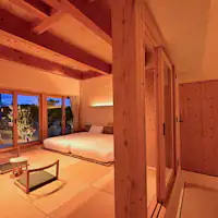 落ち着いた照明の和室