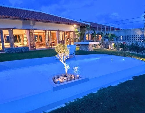 プールサイドでくつろげます