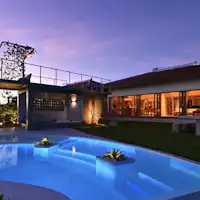 夕暮れのリゾート