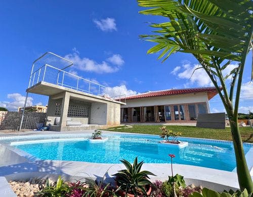 ヴィラとプールは快適な休暇を約束します