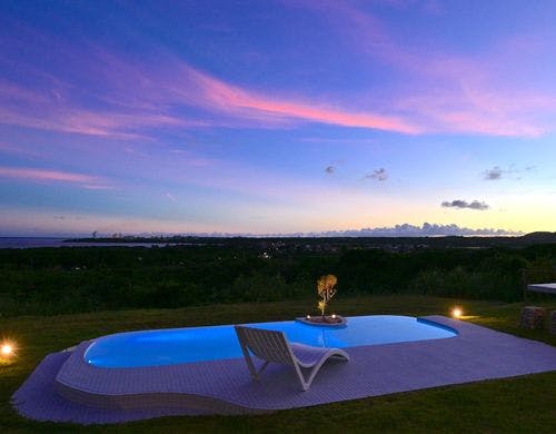 プールサイドでリラックス