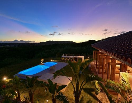 プールサイドの夜景