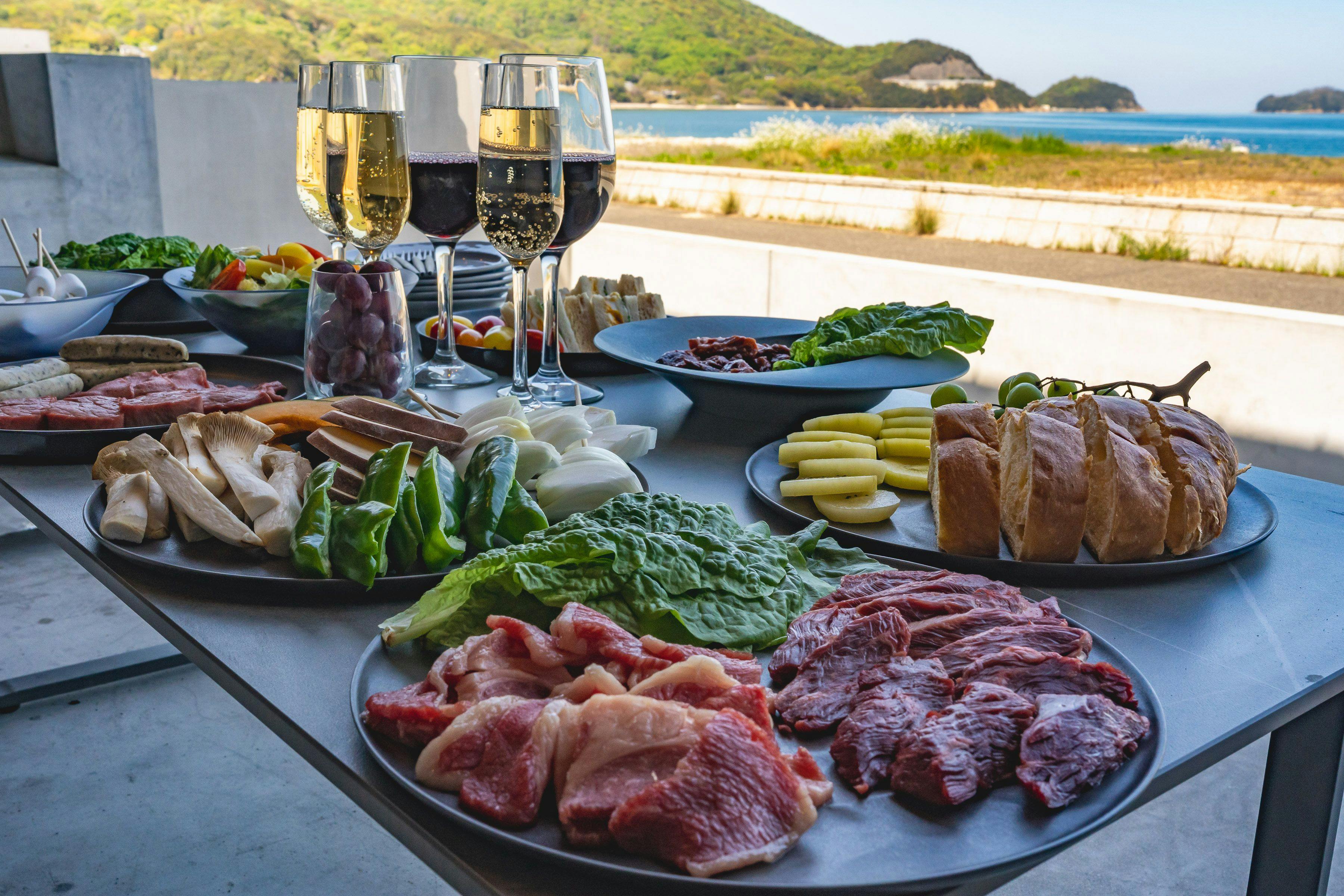 海を見ながらBBQや焚き火が楽しめます。