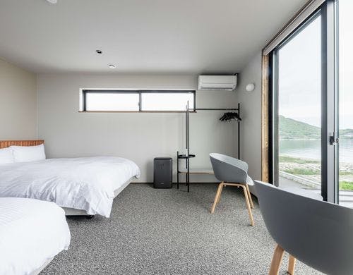 ダブルベッド２台が２部屋。2階にございます