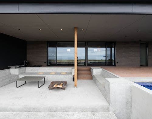 焚き火スペースはコンクリート地になります