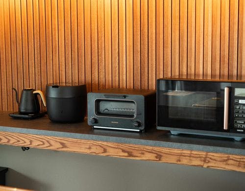 キッチン家電も黒で取り揃えております。