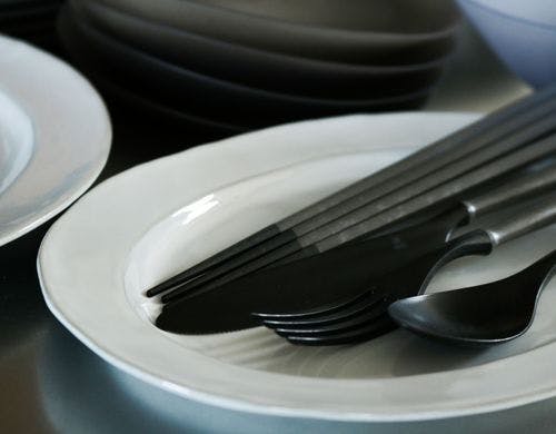 お箸・カトラリー類あり。