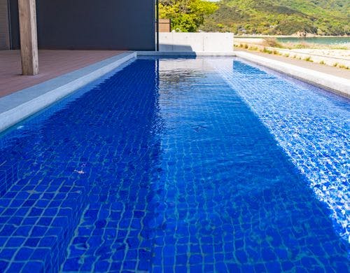 プール利用時は水着の着用をお願い致します