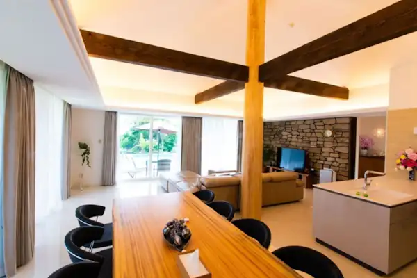 ห้องนั่งเล่นกว้างขวางเหมาะสำหรับการทำงานทางไกล