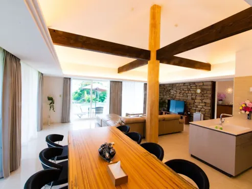 ห้องนั่งเล่นกว้างขวางเหมาะสำหรับการทำงานทางไกล