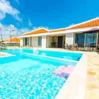 ลักษณะภายนอกของอาคาร SUNSUITE วิลล่าทุกหลังมีสระว่ายน้ำ