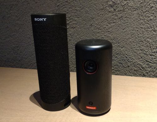 投影機とスピーカー