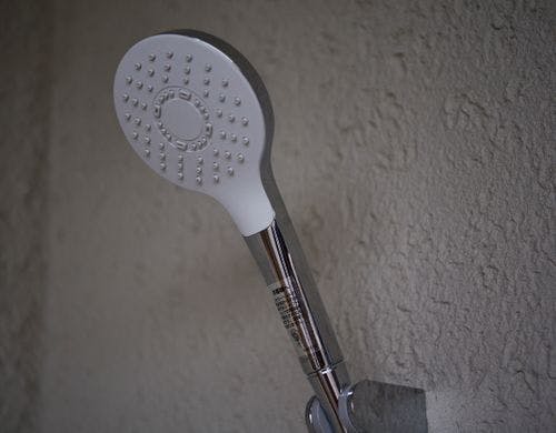 サウナ室前シャワー