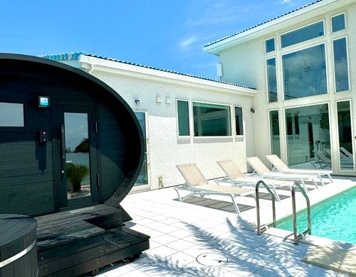 テラスでサウナ・プール・BBQを楽しむ