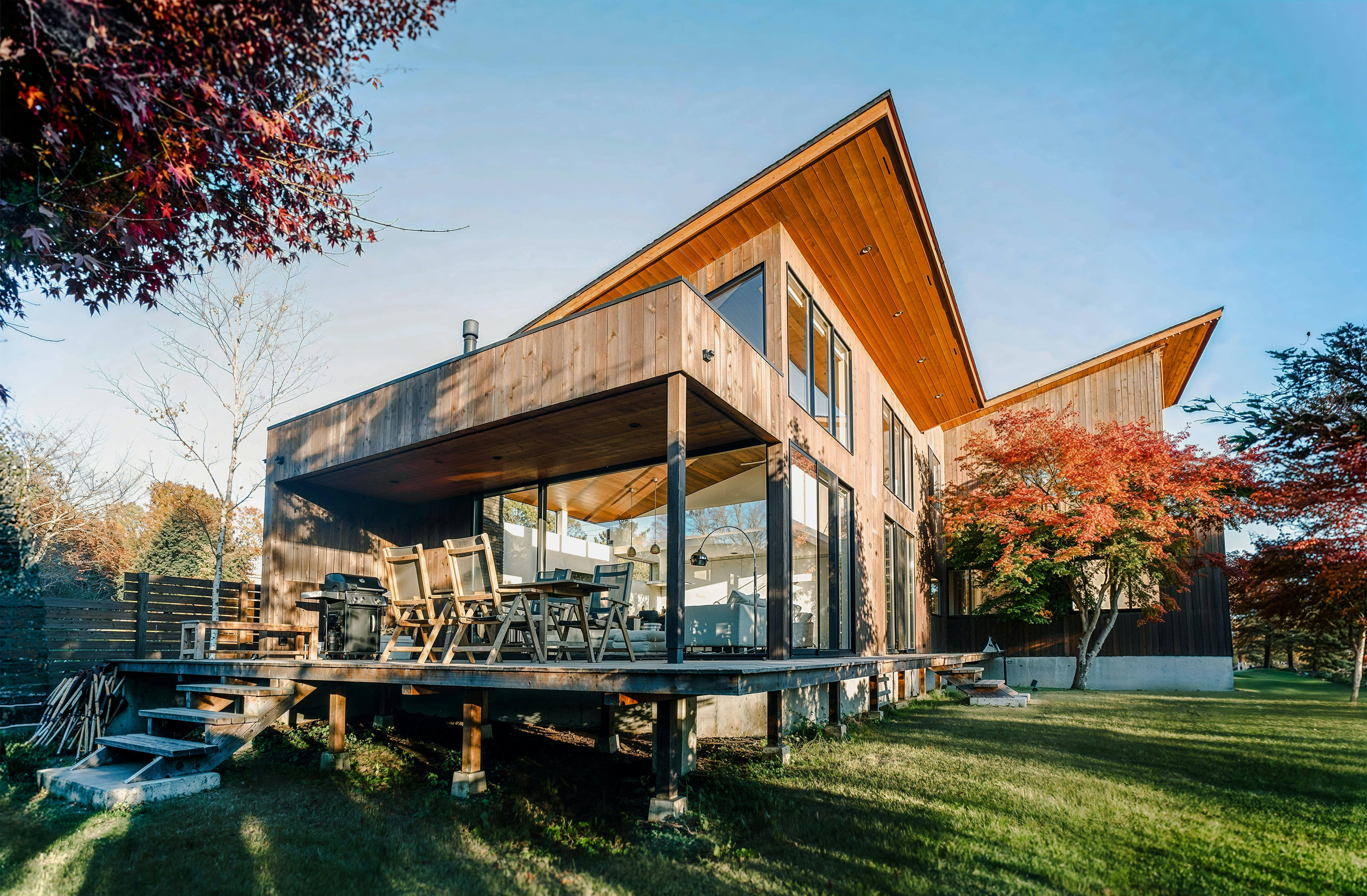 Rumah Mewah yang Berdiri di Tanah yang Kaya Akan Alam