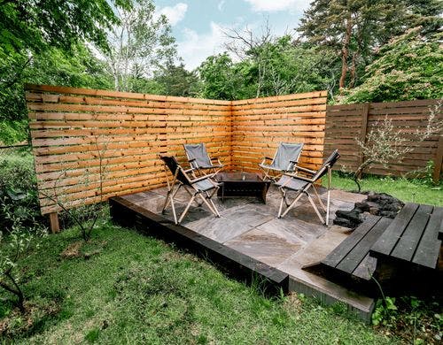 森のラグジュアリーラウンジ