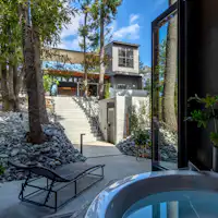 スパ専用棟(ジャグジー&サウナ)