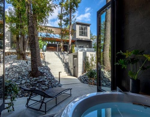 スパ専用棟（ジャグジー&サウナ）