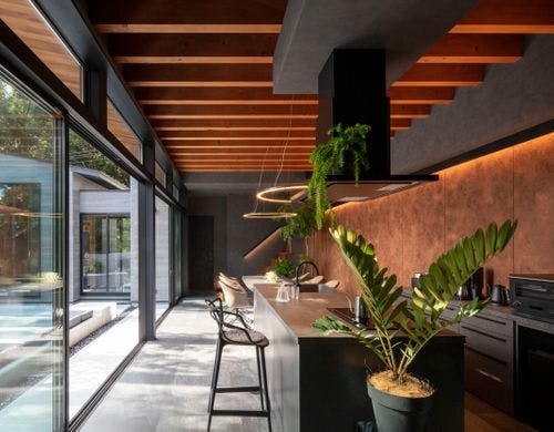 ふんだんに日が差し込むリビングエリア