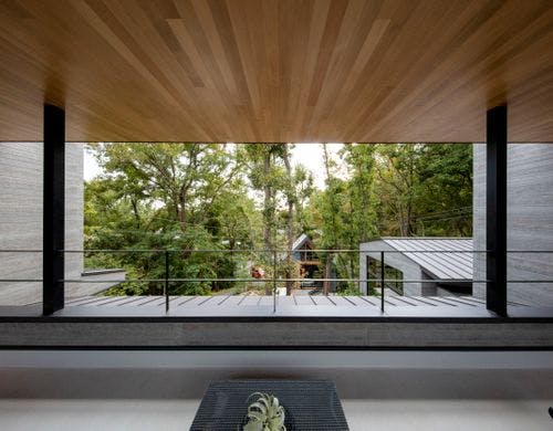 心地よい風を浴びながらくつろぐひととき