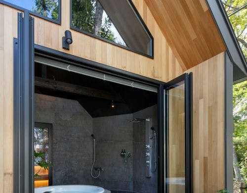 スパ専用棟（ジャグジー&サウナ）