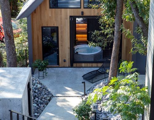 スパ専用棟（ジャグジー&サウナ）