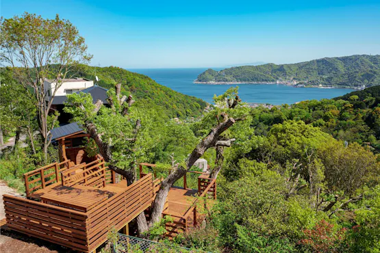 雄大な相模湾を一望するツリーテラス