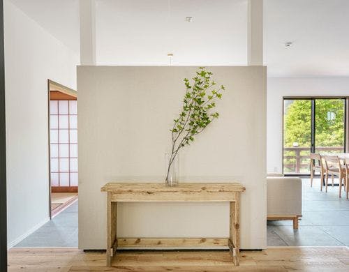 ・【リビング】和とモダンが融合する室内