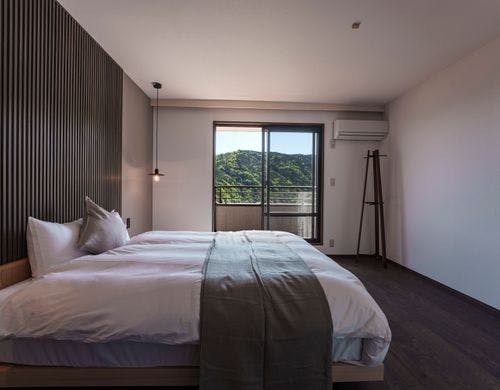 ・【ベッドルーム】クイーンベッド