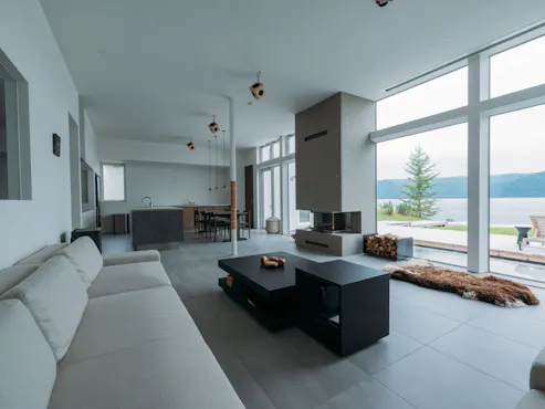 ห้องนั่งเล่นริมฝั่งน้ำ