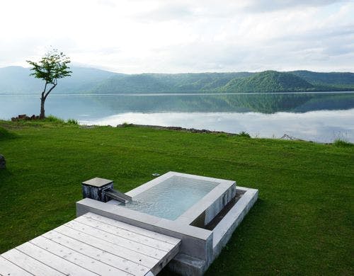 温　湖畔露天風呂