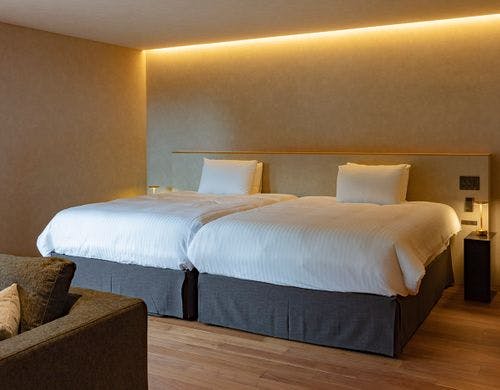 ゆったりとしたダブルベッド