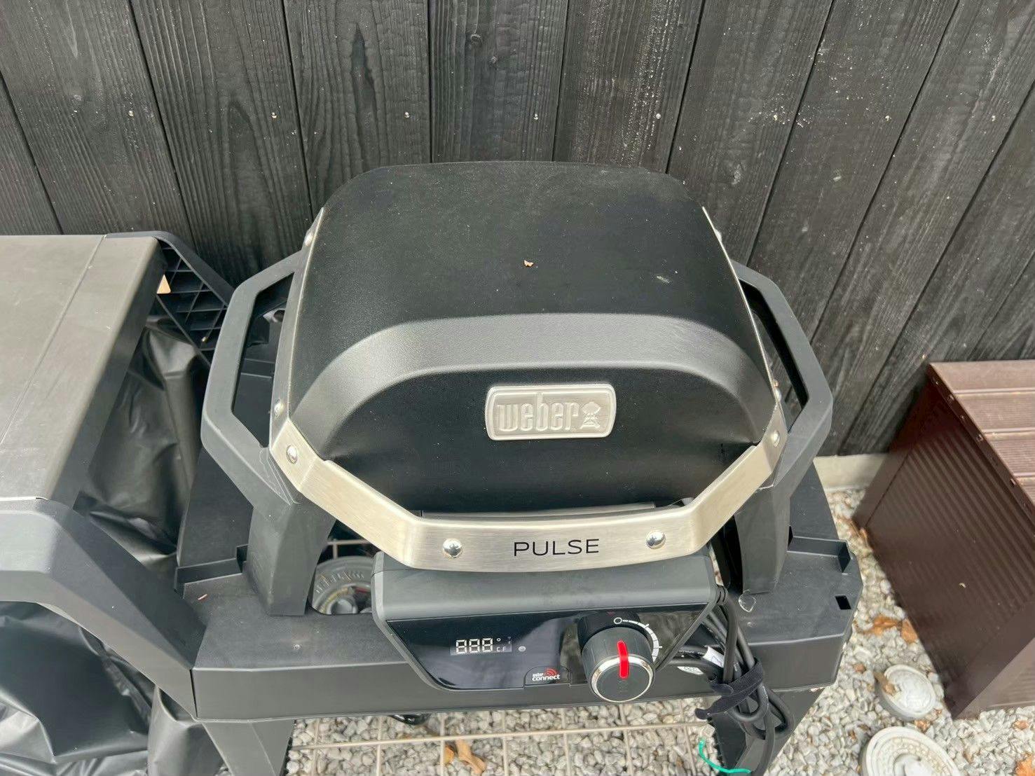 มีเตา BBQ ไฟฟ้า Weber ให้บริการ