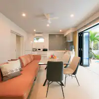 พูลสวีท ลิฟวิ่ง