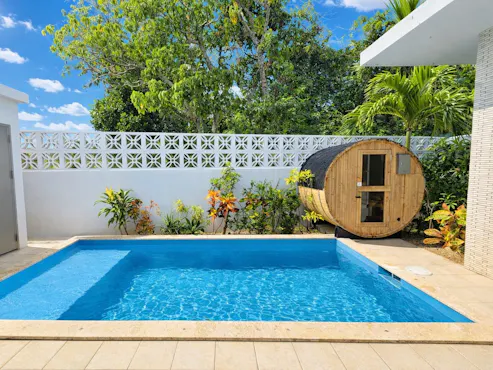 ห้อง 106 และห้อง 108 มีบริการซาวน่าแบบบาร์เรล