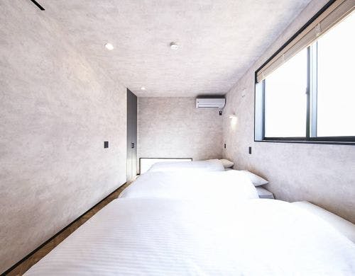 寝室2：シングル3台