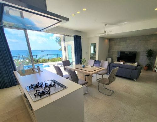 101号室　プール