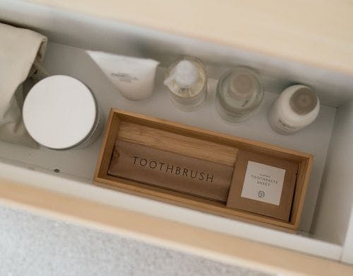 竹製の歯ブラシ＋各種アメニティをご用意