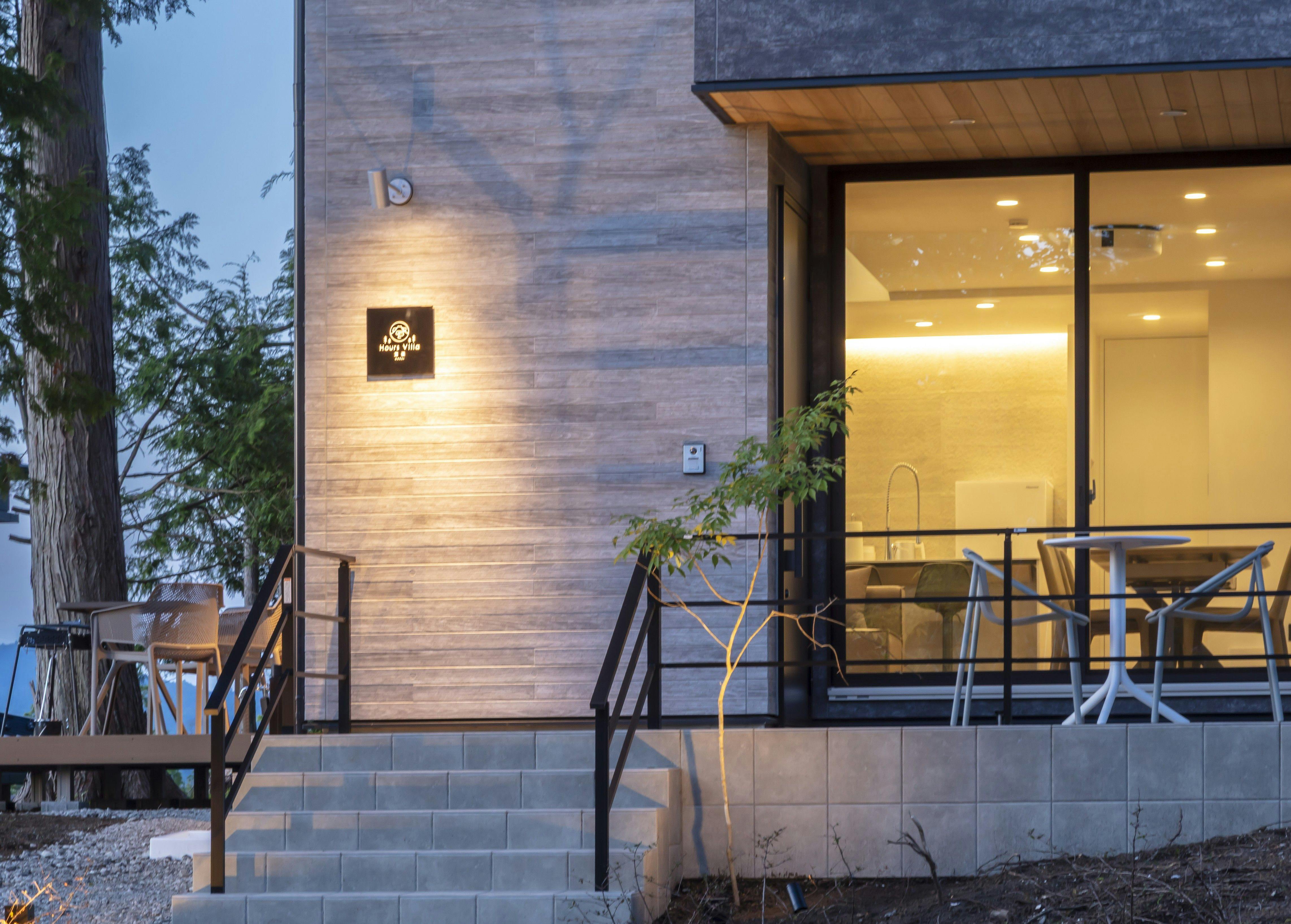 Hours Villa 富嶺