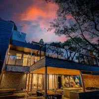 ภาพภายนอกอาคาร (กลางคืน)