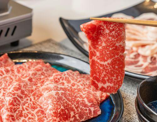 石垣島産の銘柄豚を使用したしゃぶしゃぶ