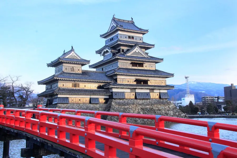 เดินไปปราสาทมัตสึโมโตะ (สมบัติแห่งชาติ) ได้ภายใน 10 นาที!