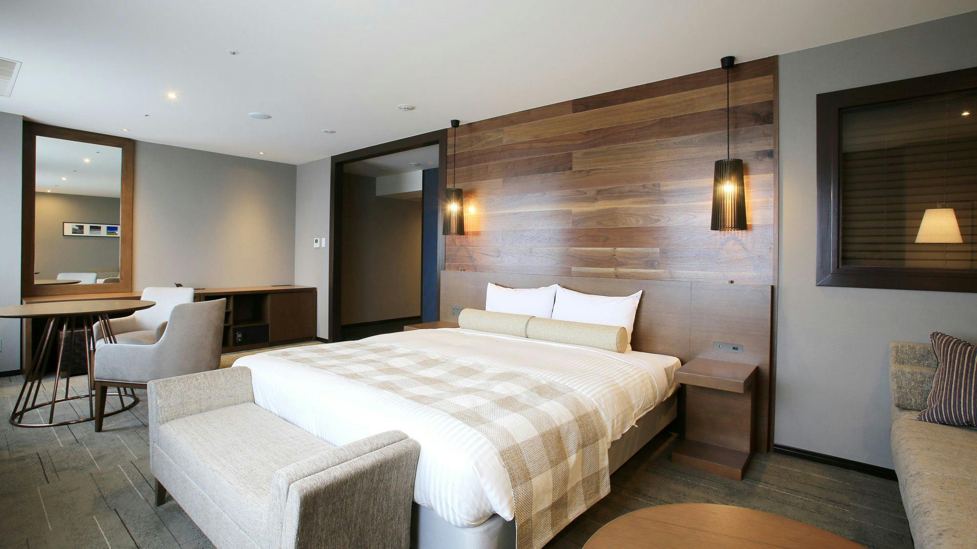 【海景豪华特大床房】