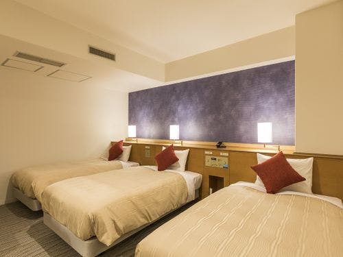 トリプルルーム ベッド3台　広さは33.3平米