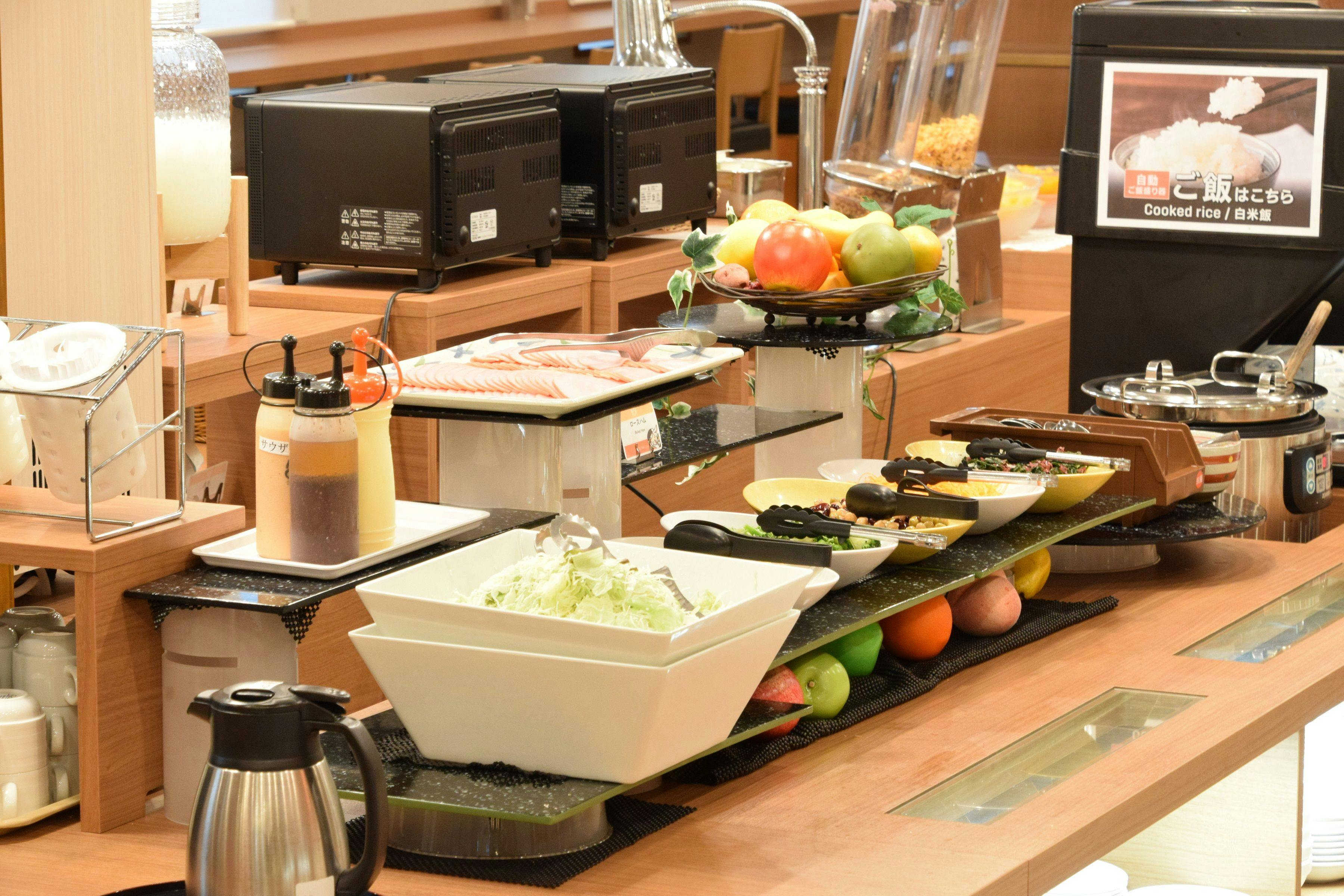 นี่คือตัวอย่างอาหารเช้าแบบบุฟเฟ่ต์