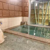 น้ำพุร้อนขนาดใหญ่ที่สร้างขึ้น