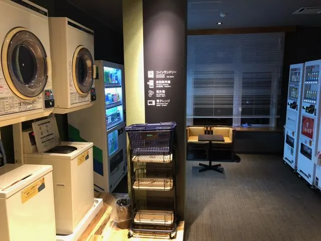 มีเครื่องอบผ้า 5 เครื่องและเครื่องซักผ้า 3 เครื่องให้บริการ!