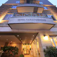 Eksterior (malam hari)